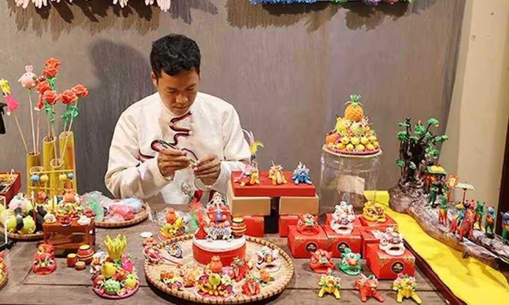Ha Noi Old Quarter bustles during Mid-Autumn Festival